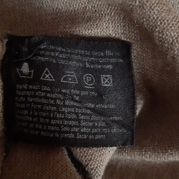 Hugo Boss Silk & Cashmere V-neck Top - Picture 14 of 15